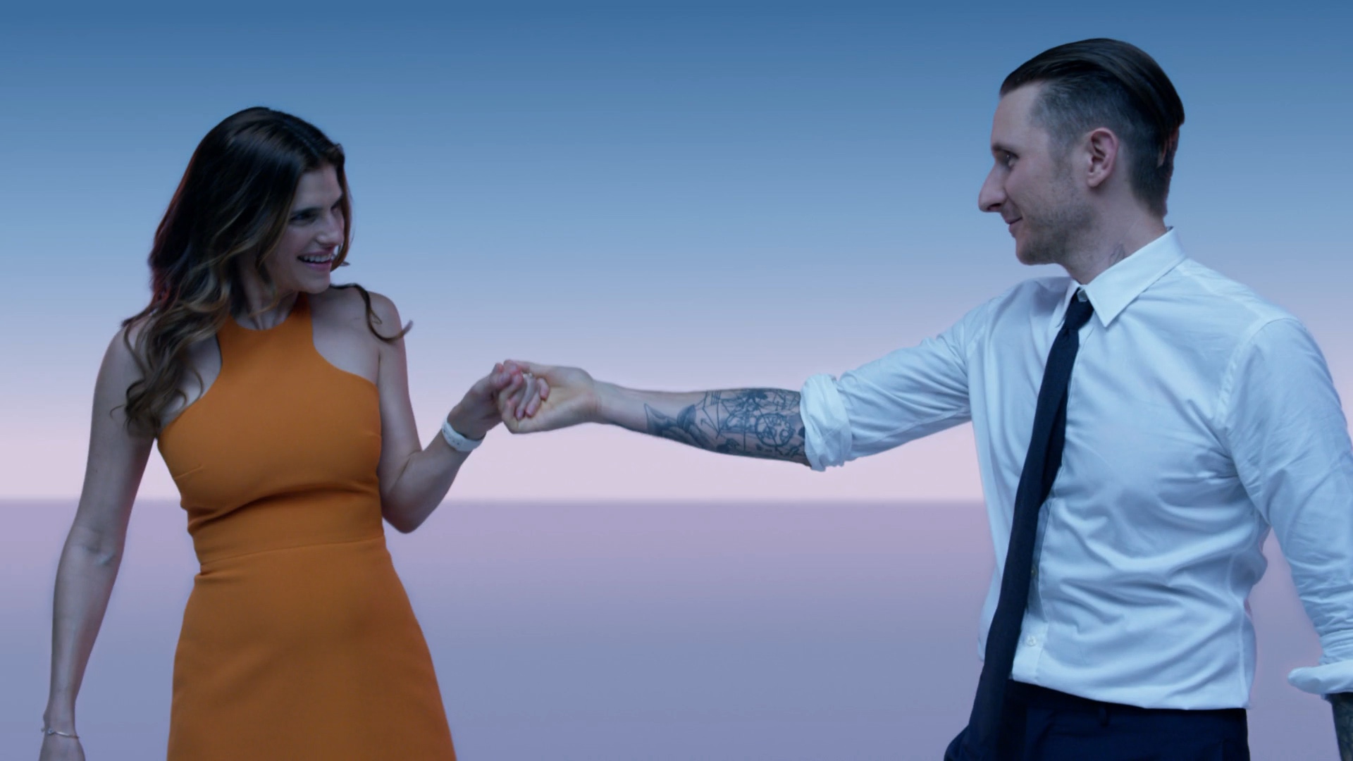 A performer with a visible forearm tattoo.